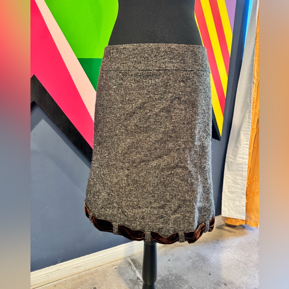 Vintage Nanette Lepore Y2K Gray Tweed Skirt with Brown Velvet Ribbon Trim